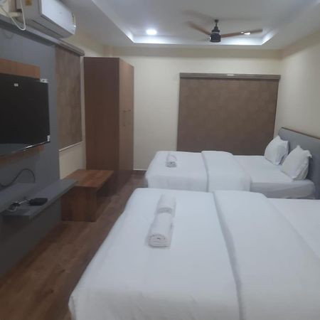 Lakshmi Narayana Grand Hotel Канчипурам Екстериор снимка