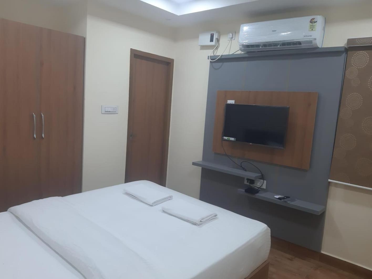 Lakshmi Narayana Grand Hotel Канчипурам Екстериор снимка